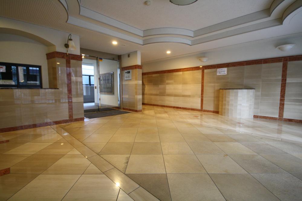 lobby. Local (11 May 2013) Shooting