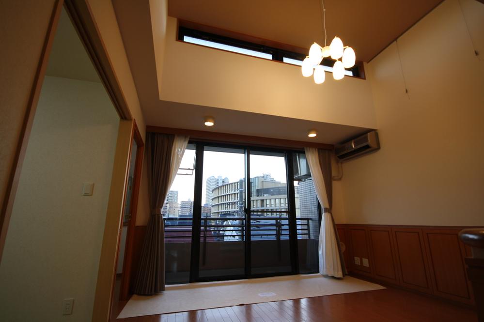 Living. Local (11 May 2013) Shooting