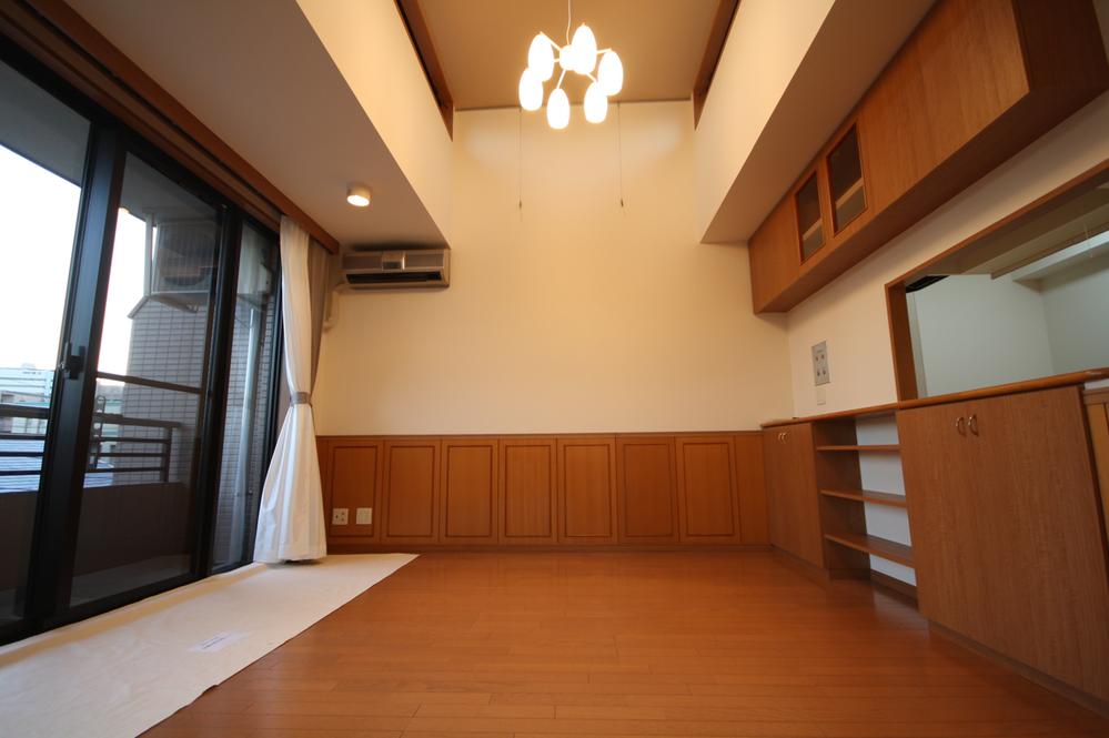 Living. Local (11 May 2013) Shooting