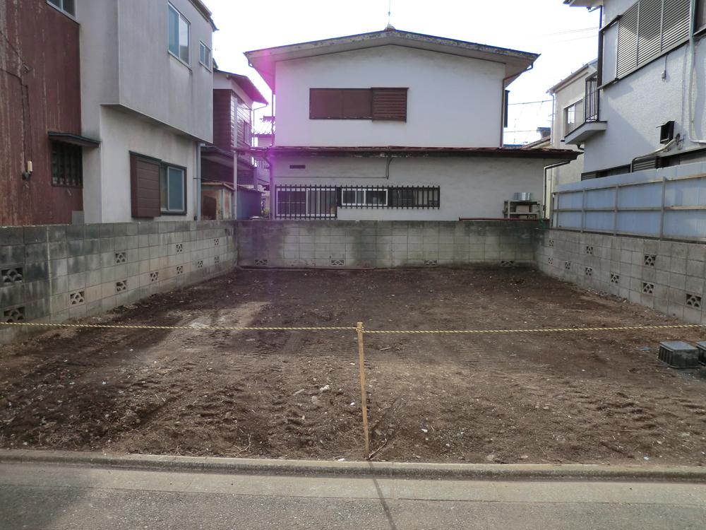 Local photos, including front road. Local (12 May 2013) Shooting