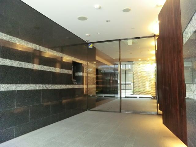 Entrance. Common areas