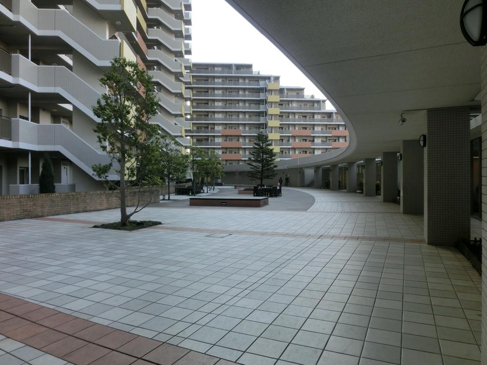 Garden. It is a private garden of calm in the tiled & wood deck.