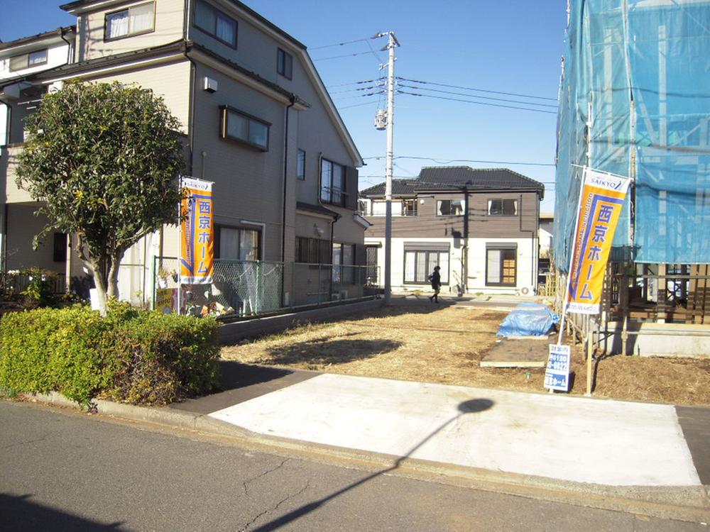 Local photos, including front road. Local (12 May 2013) Shooting