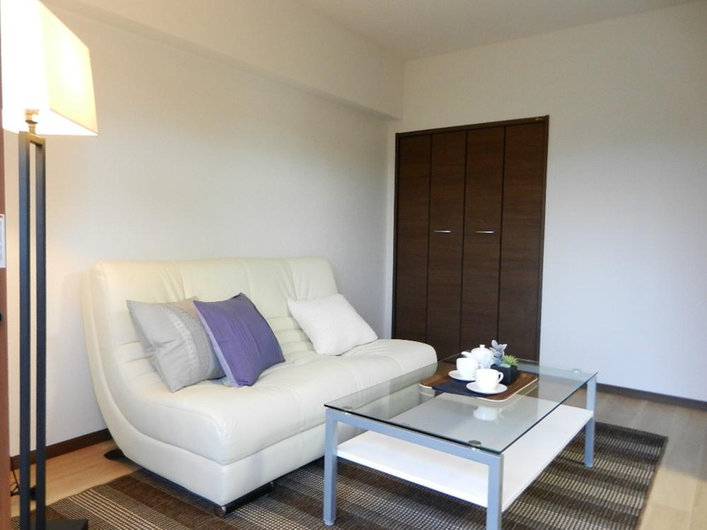 Non-living room. Furnished sales (such as sofa) (June 2013) Shooting