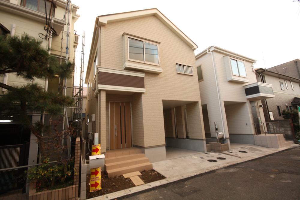 Local appearance photo. Local (12 May 2013) Shooting