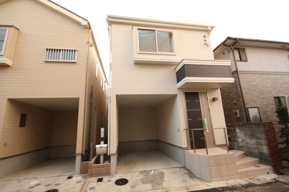 Local appearance photo. Local (12 May 2013) Shooting