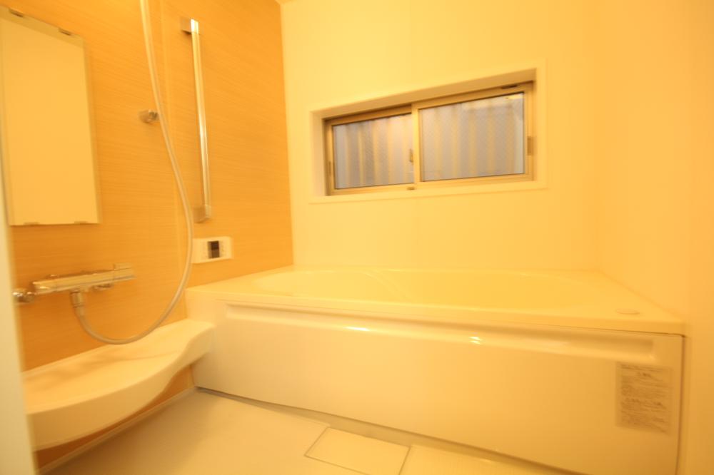 Bathroom. Indoor (12 May 2013) Shooting