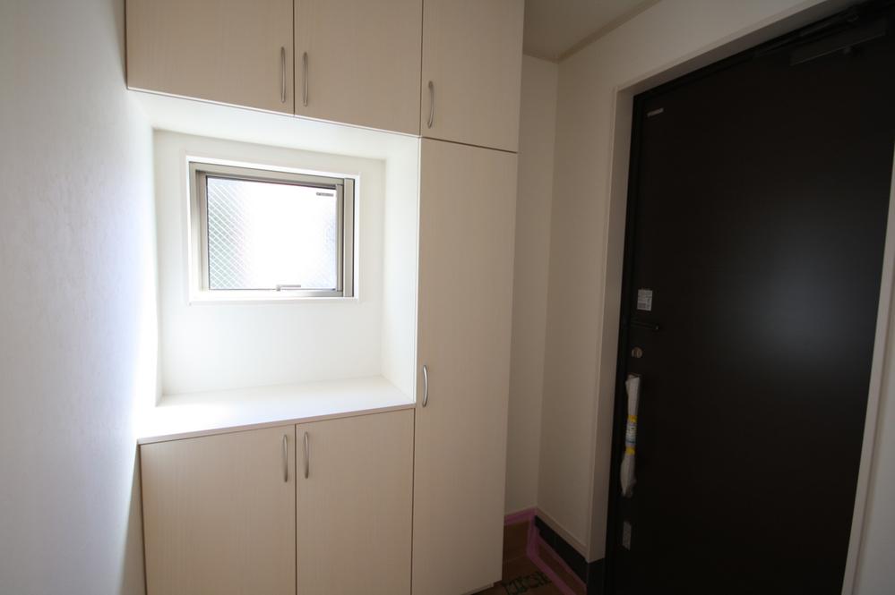 Entrance. Indoor (September 2013) Shooting