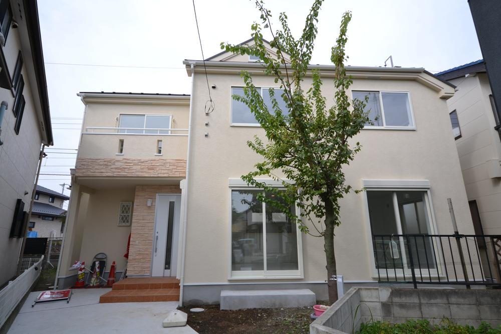 Local appearance photo. Local (11 May 2013) Shooting