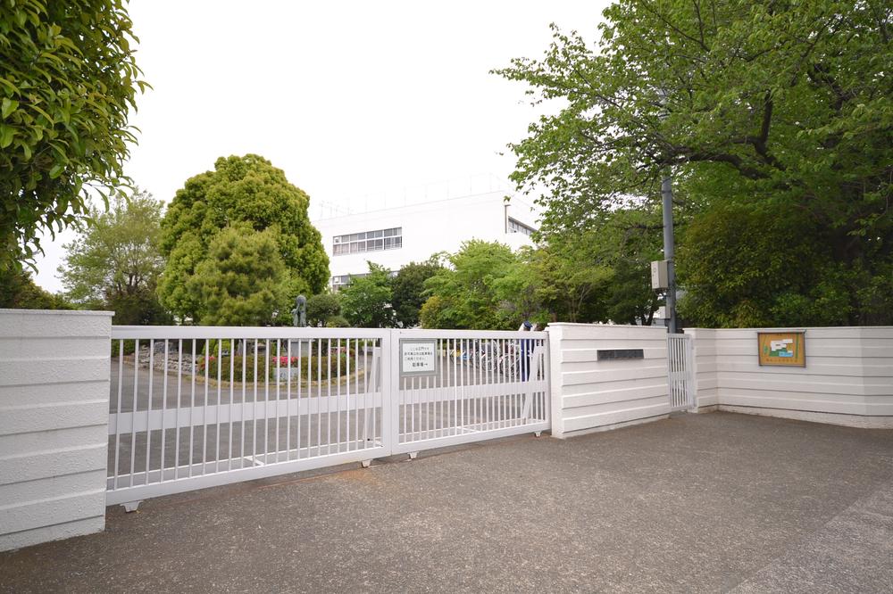 Primary school. Fuchu City Minami-machi Elementary School