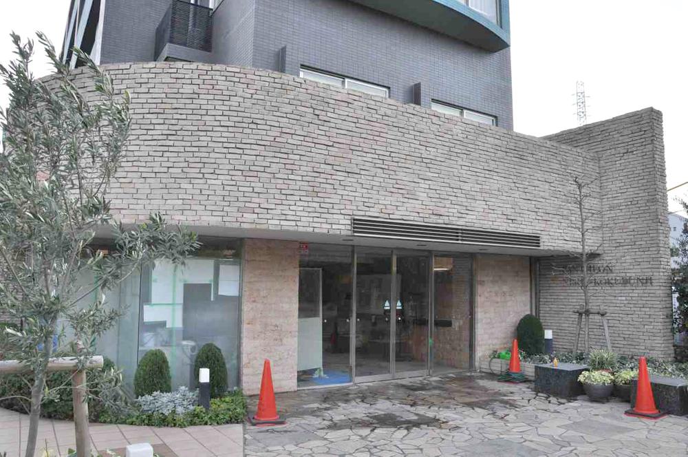 Entrance. Common areas