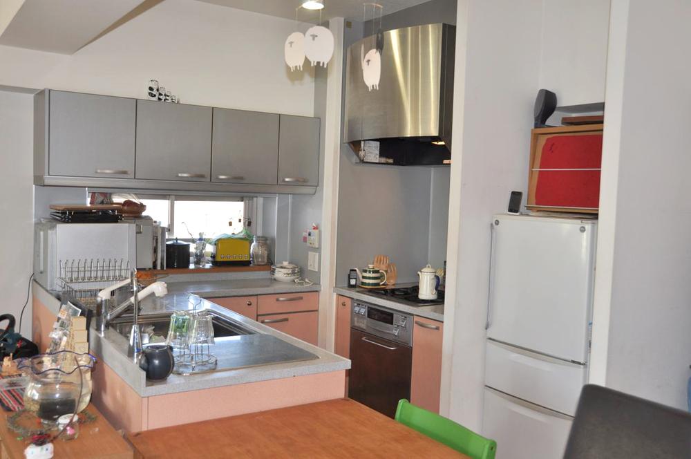 Kitchen. Indoor (12 May 2013) Shooting