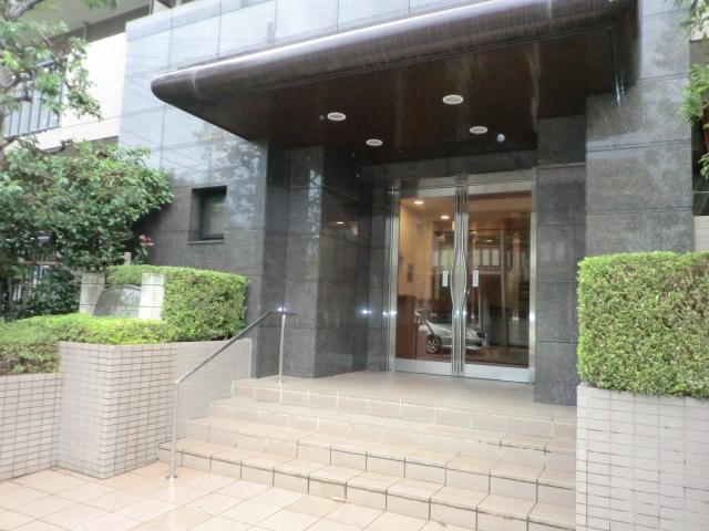 Entrance. Common areas