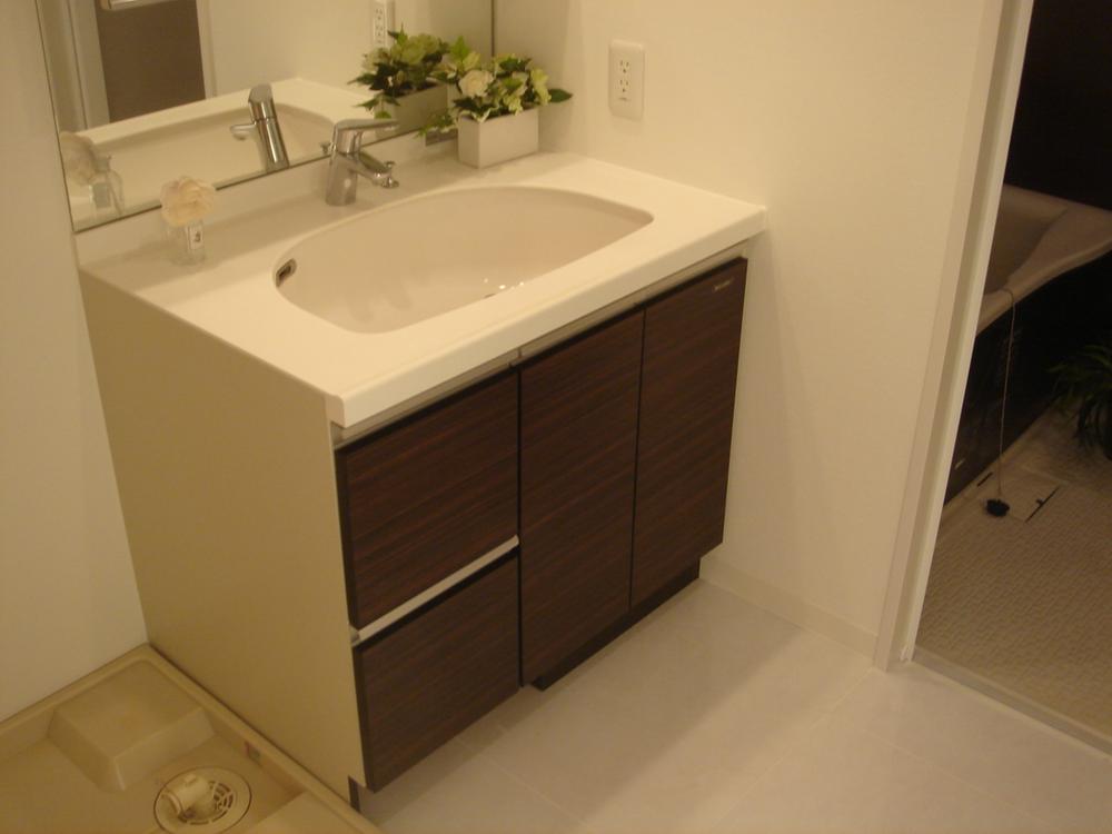 Wash basin, toilet. Indoor (11 May 2013) Shooting