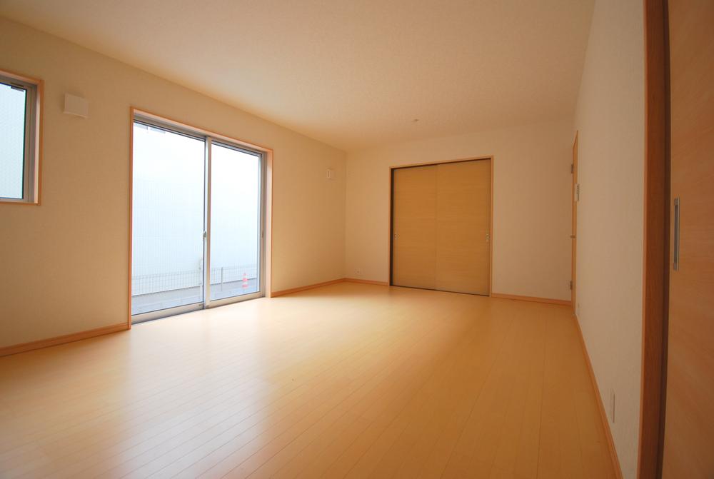 Living. Local (2013 December shooting)