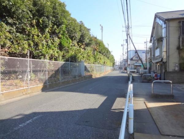 Local photos, including front road. The entire road 9.1m