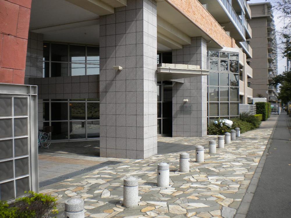 Entrance. Common areas