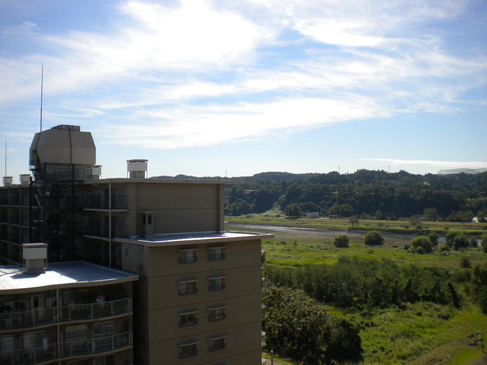 View photos from the dwelling unit. South view (September 2013) Shooting
