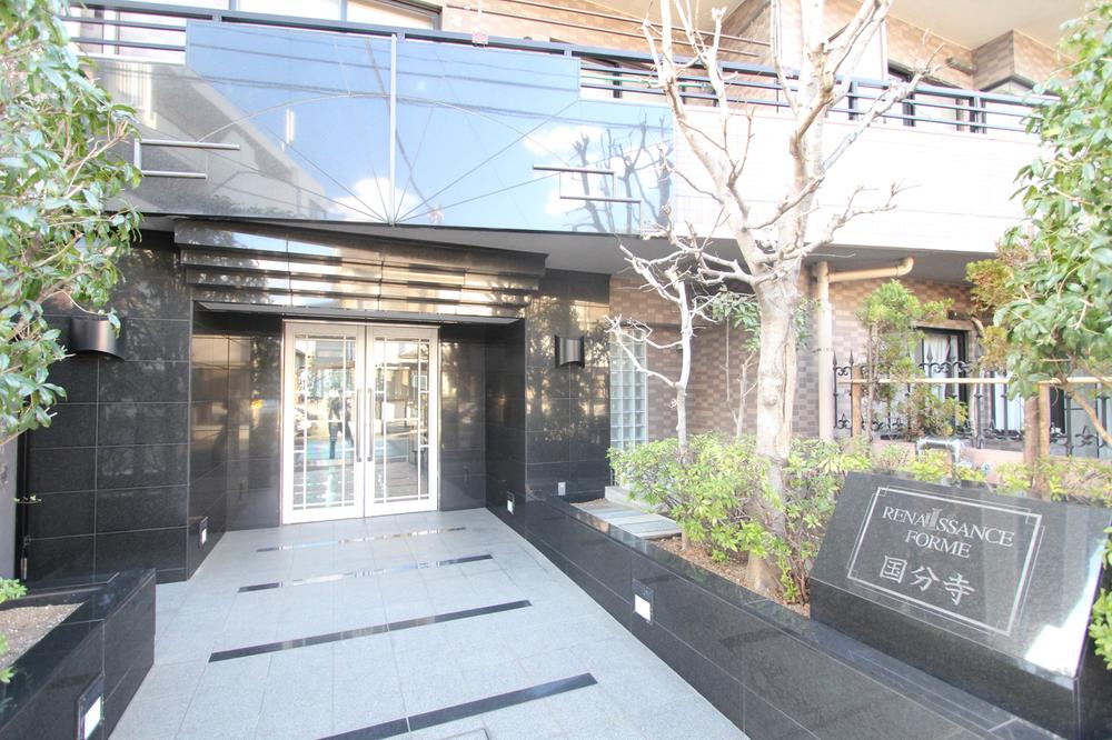 Entrance. Common areas