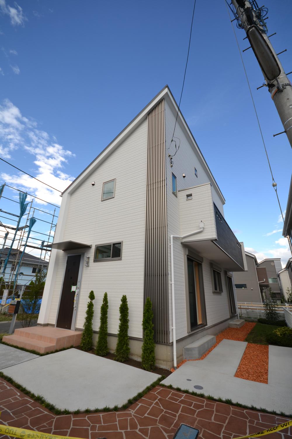 Local appearance photo. L Building Local (September 2013) Shooting