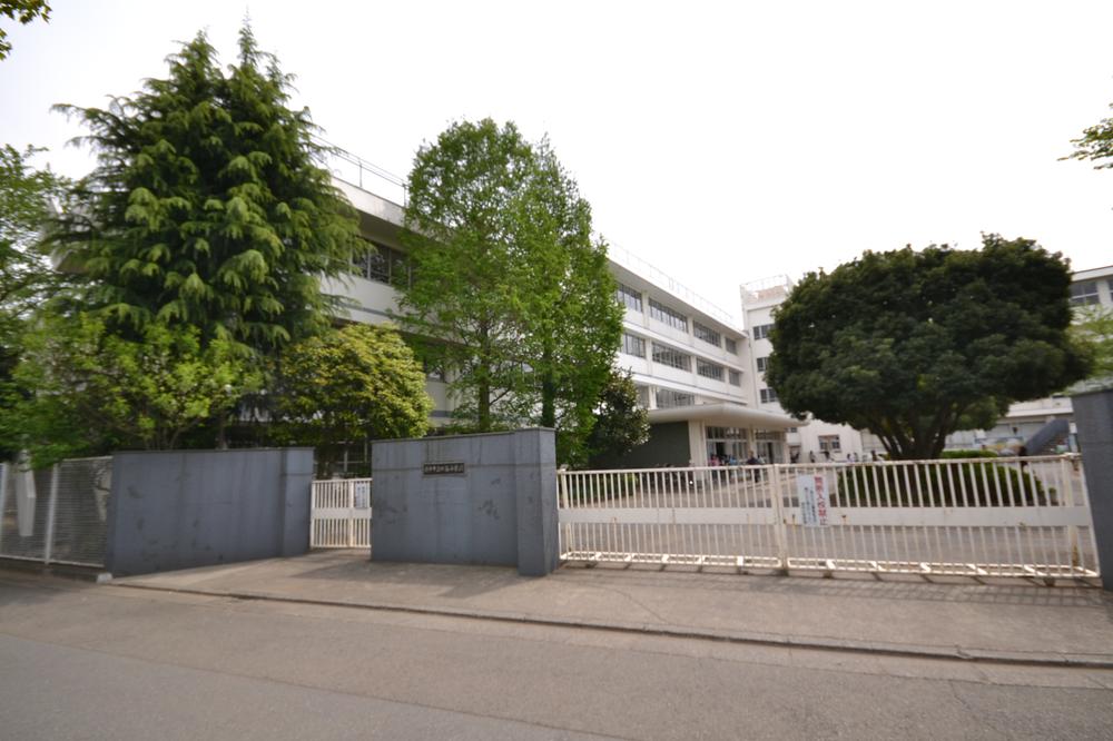 Primary school. Fuchu City Yotsuya Elementary School About 720m