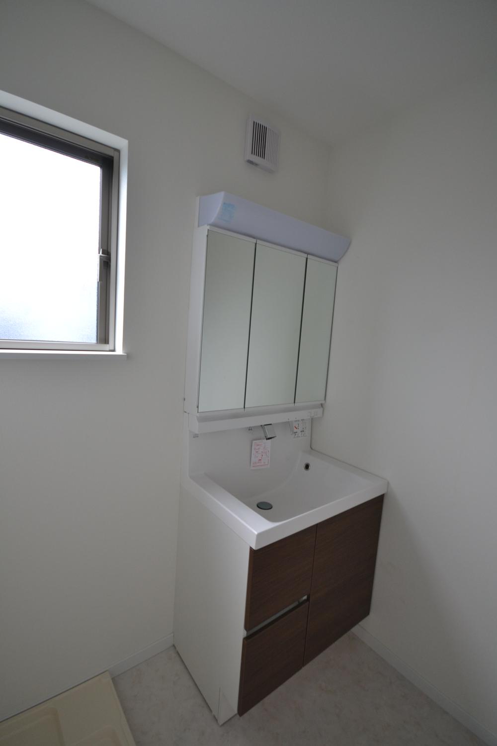 Wash basin, toilet. Indoor (September 2013) Shooting