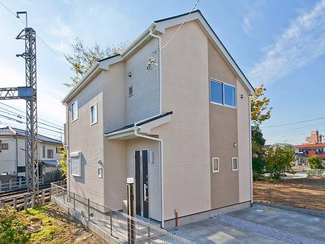 Local appearance photo. Local (11 May 2013) Shooting