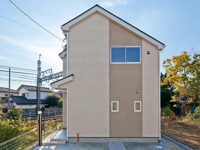 Local photos, including front road. Local (11 May 2013) Shooting