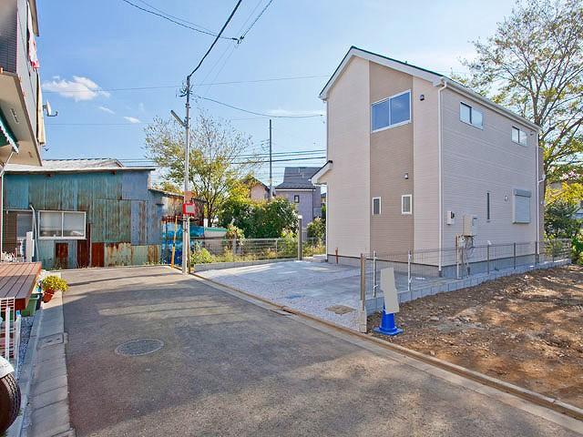 Local appearance photo. Local (11 May 2013) Shooting