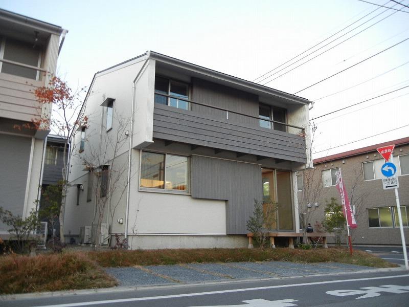 Local appearance photo. 1 Building