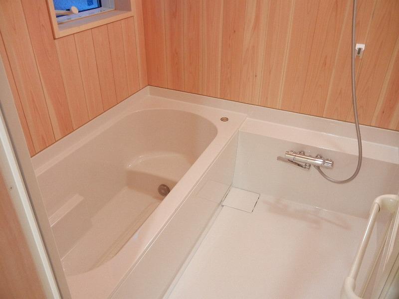 Bathroom. 6 Building