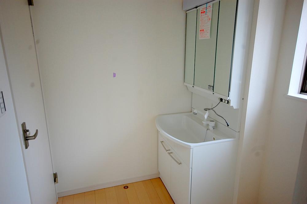 Wash basin, toilet. Local (September 2013) Shooting