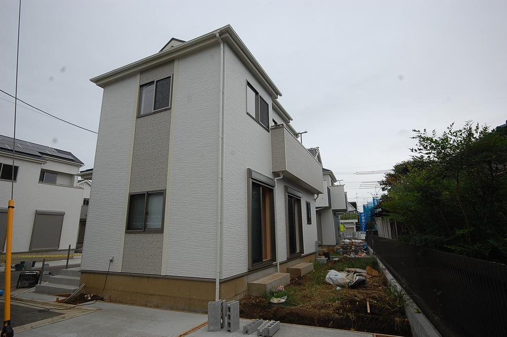 Local photos, including front road. Local (September 2013) Shooting