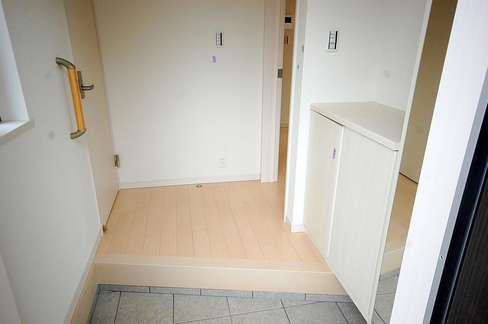 Entrance. Local (September 2013) Shooting