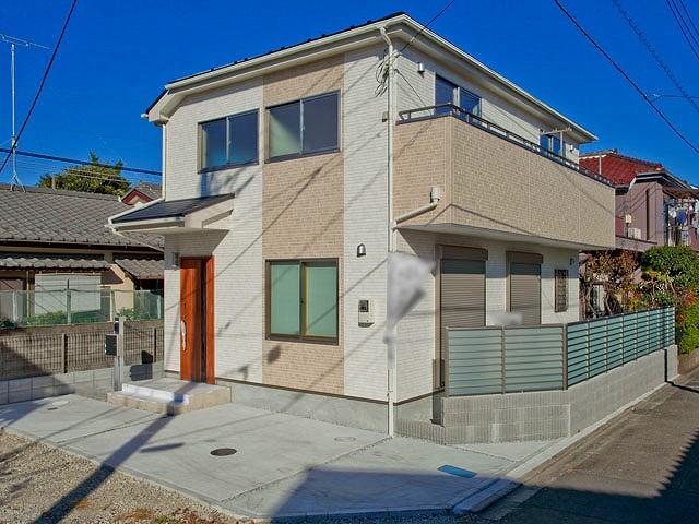 Local appearance photo. Local (11 May 2013) Shooting