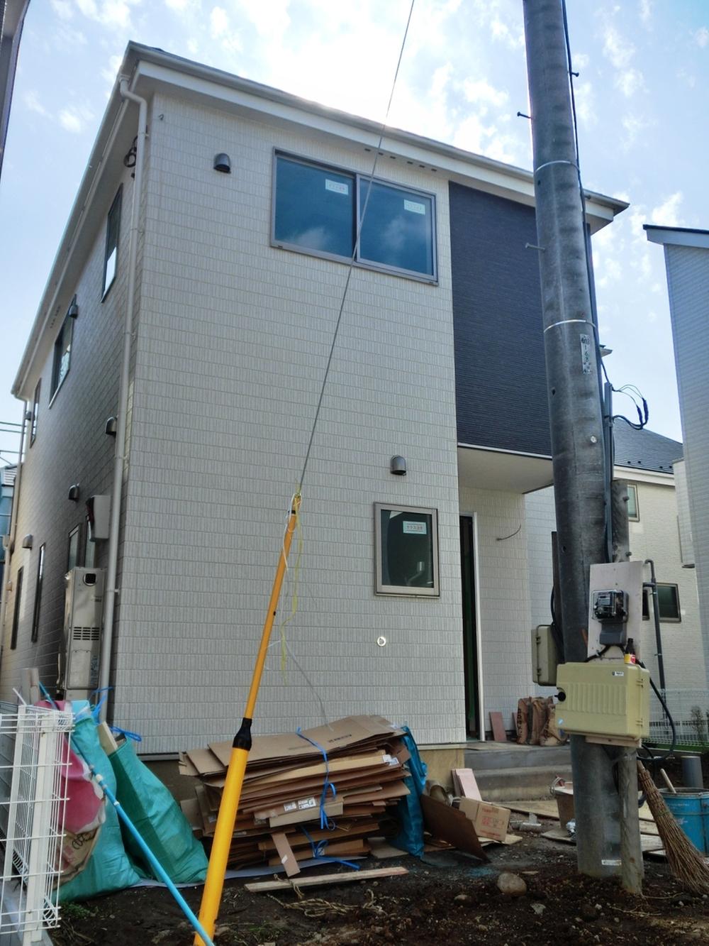 Local appearance photo. Local (11 May 2013) Shooting