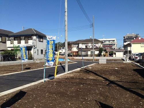 Local photos, including front road. Development road of 5.0m is the quiet and peace of mind because there is no way of general vehicle. 