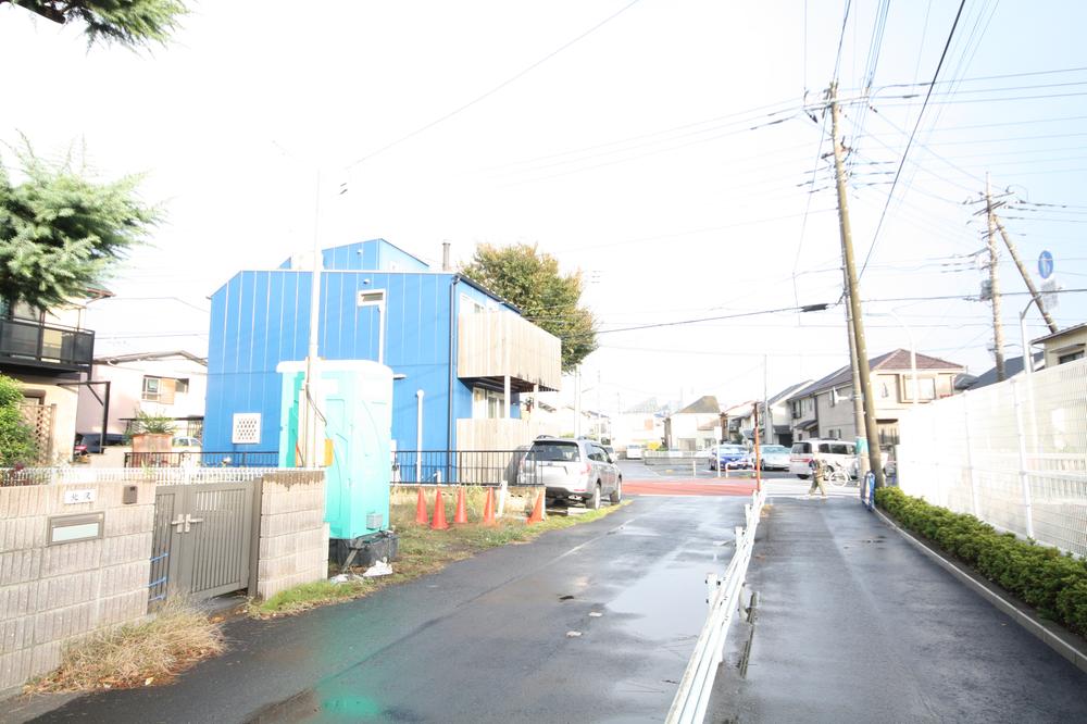 Local photos, including front road. Local (10 May 2013) Shooting