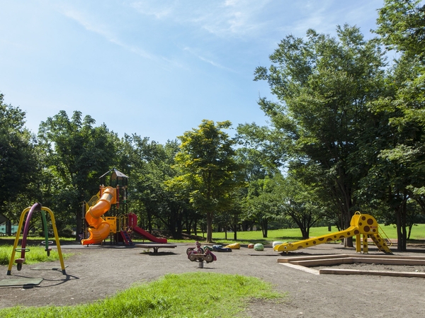 [Fuchu Forest Park] Fuchu (about 3.0km) playground equipment Square, Waterside Square (Jabujabu pond) Japanese garden and sports facilities (tennis court, Ono stadium, Football ・ Hockey Rink), Enhancement facilities such as BBQ Square