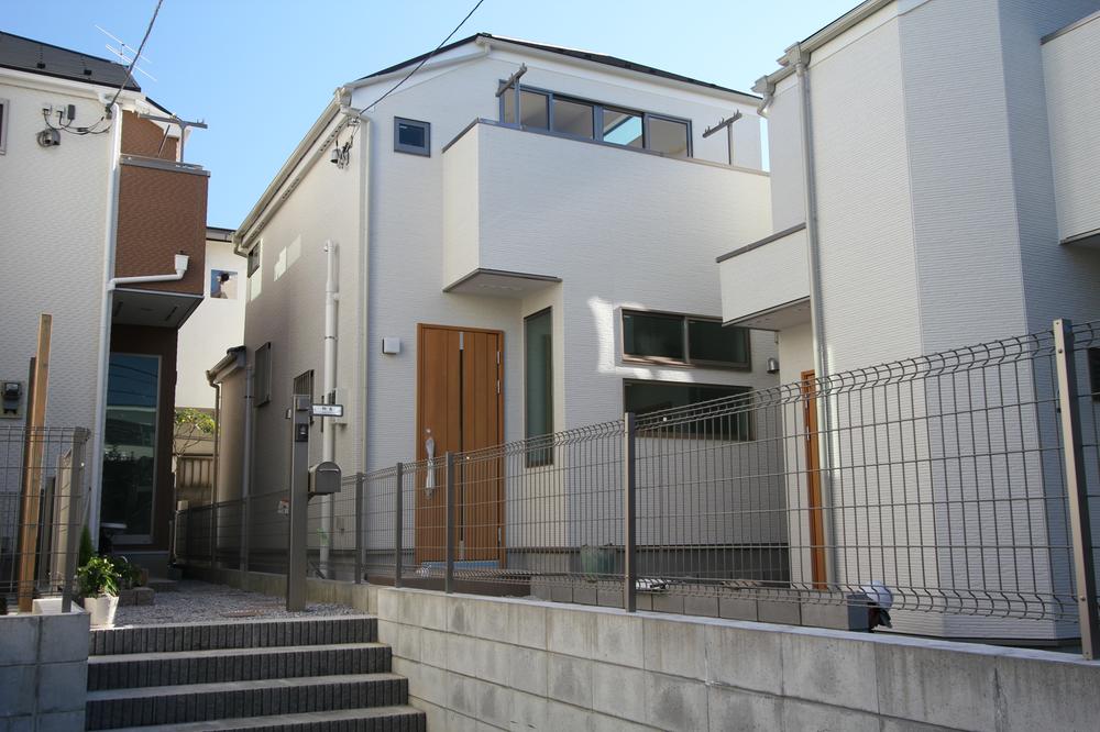 Local photos, including front road. Keio Line "Nakagawara Station" good location all Shitsuminami facing walk 11 minutes How the room is bright!