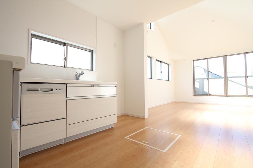 Kitchen. Easy-to-use the L-shaped kitchen !!! Dishwasher also standard equipment !!