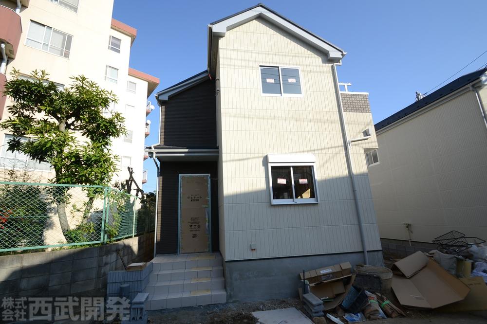 Local photos, including front road. Local (11 May 2013) Shooting 1 Building