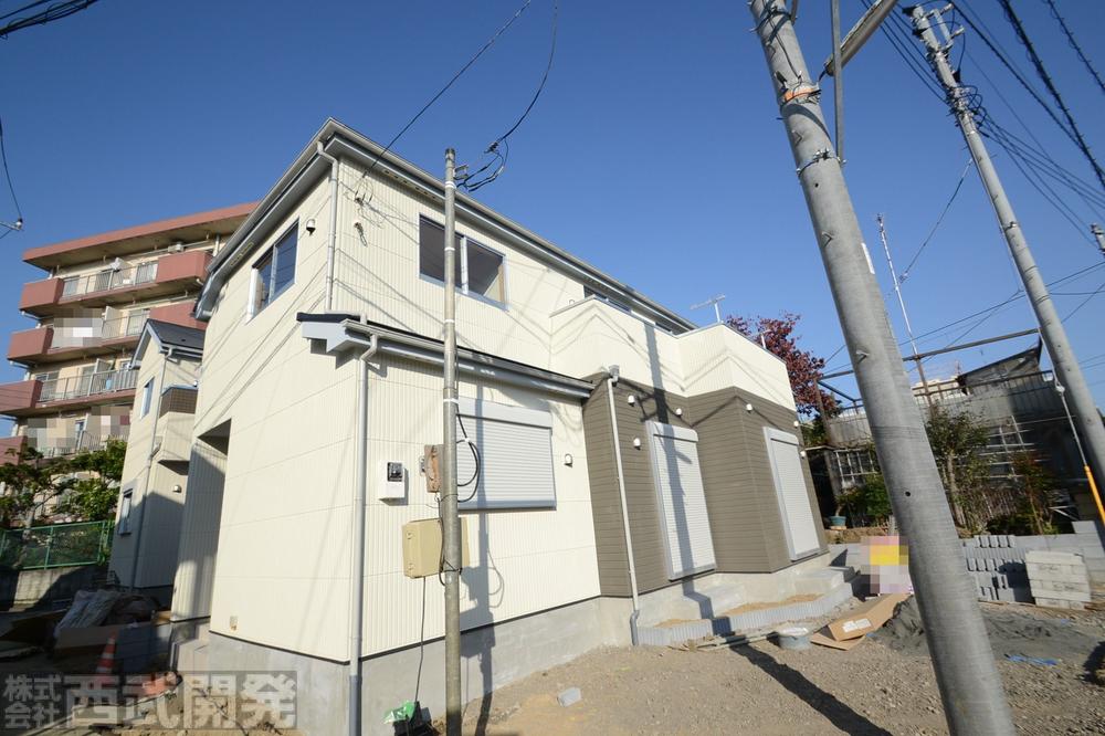 Local photos, including front road. Local (11 May 2013) Shooting Building 2