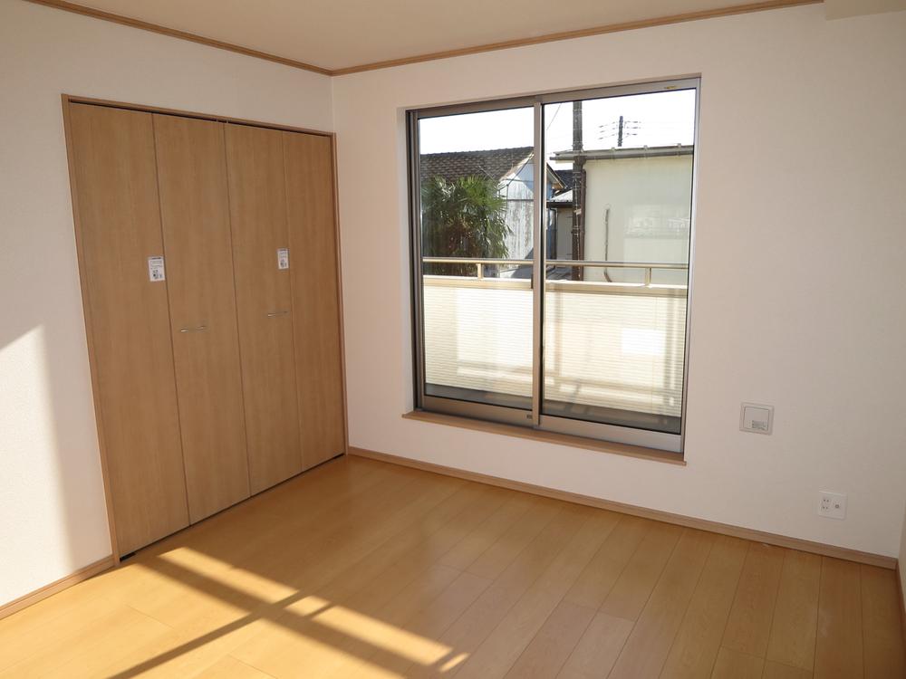 Local photos, including front road. Local (11 May 2013) Shooting