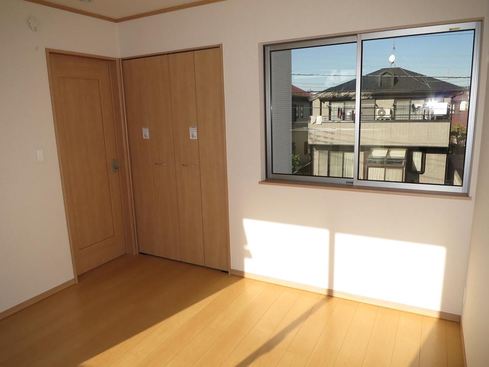 Local photos, including front road. Local (11 May 2013) Shooting