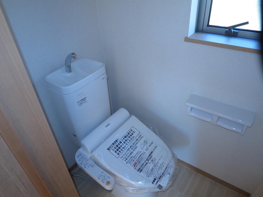 Toilet. Local (11 May 2013) Shooting