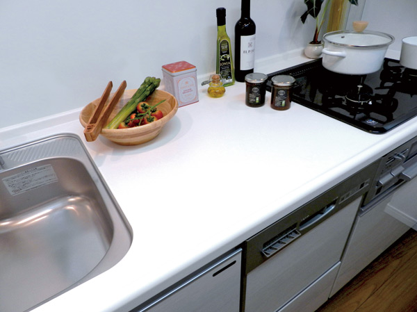 Kitchen.  [Artificial marble countertops] Grade up a counter top that was the artificial marble of the calm atmosphere and the material is kitchen. Care is is easy to.