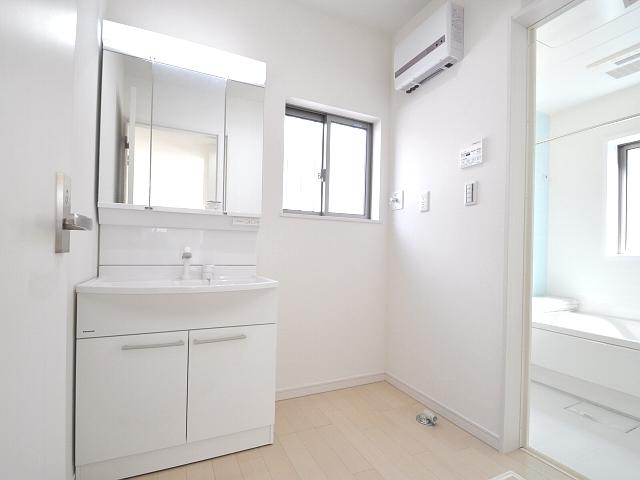 Wash basin, toilet. Fuchu Yotsuya 1-chome Building 3 Washroom