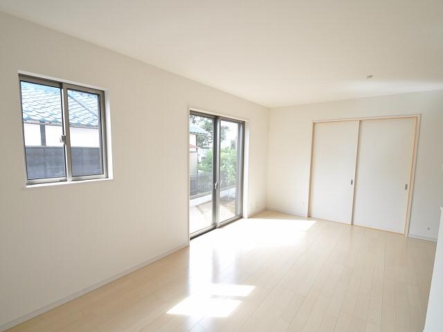 Living. Fuchu Yotsuya 1-chome, 5 Building living