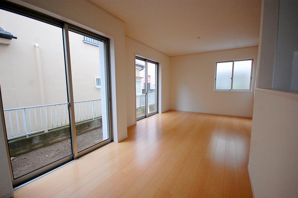 Living. Local (10 May 2013) Shooting